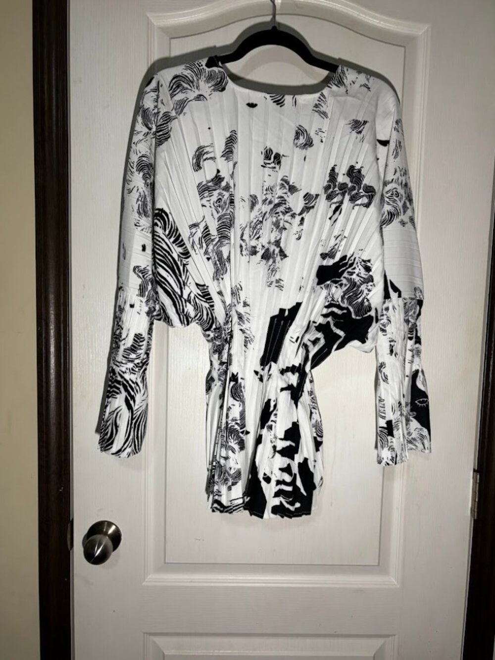 Black White Abstract Print Pleated Ruched Waist Long Sleeve Top Size L - Picture 2 of 4